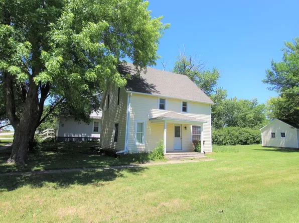 535 Garfield Ave, Farnhamville, IA 50538