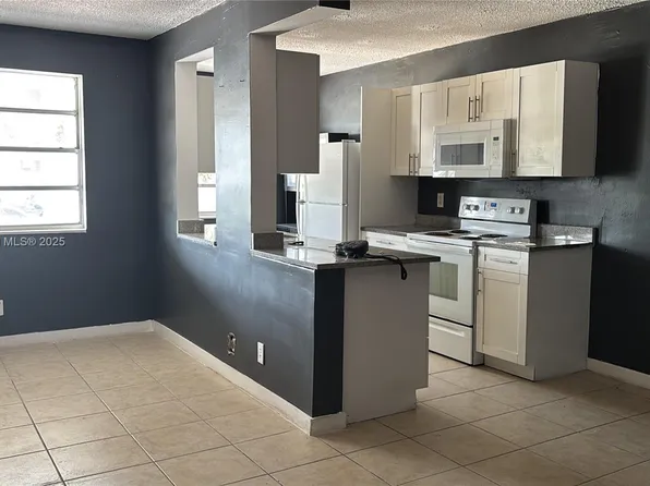 1100 NE 1st Ct APT 108, Hallandale, FL 33009