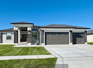 3211 E Laux Dr, Hastings, NE 68901