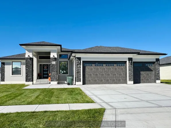 3211 E Laux Dr, Hastings, NE 68901