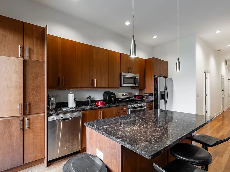 1355 W Augusta Blvd #201 — Photo 9