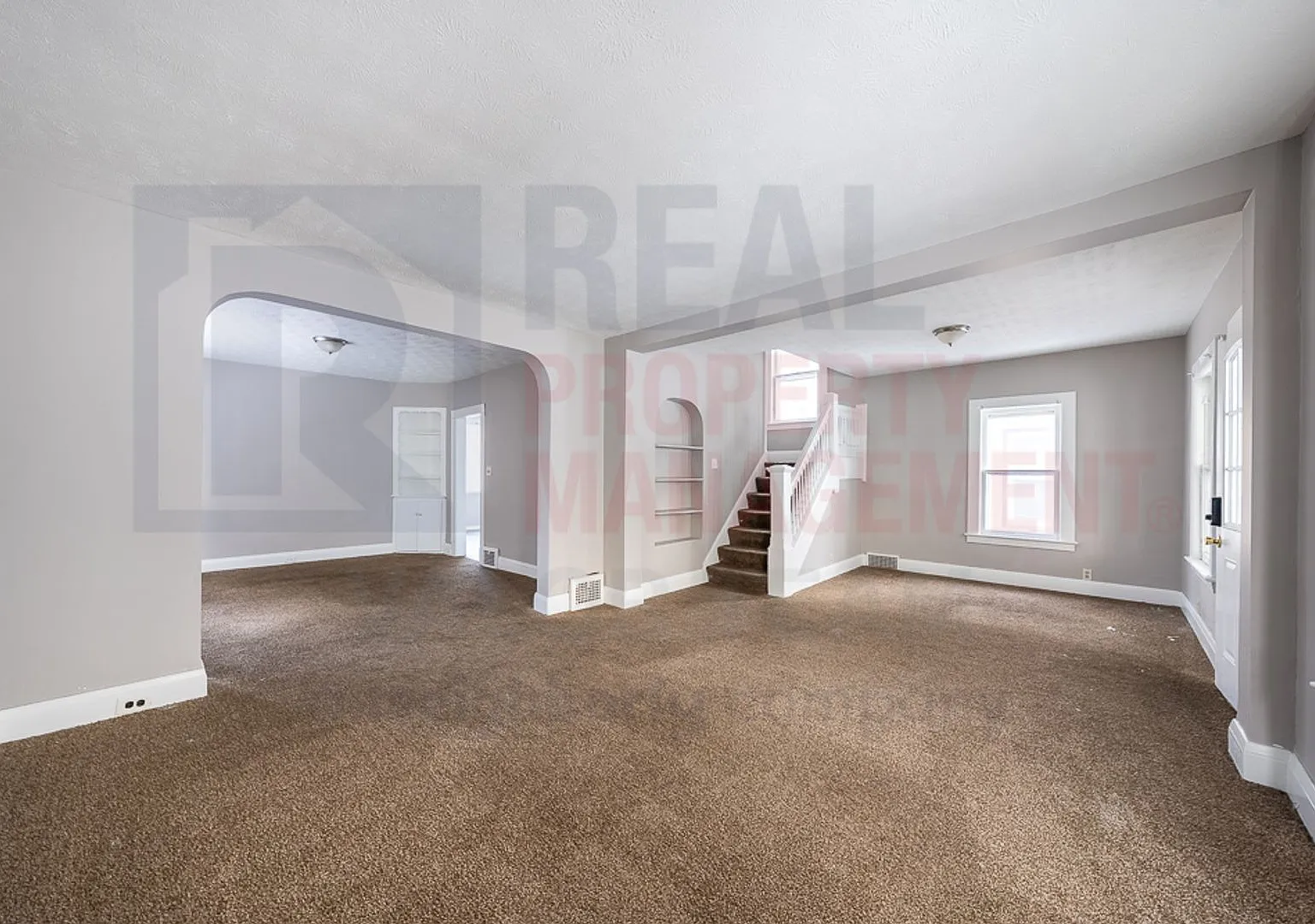Charming & Spacious 4-Bedroom Home — Photo 3