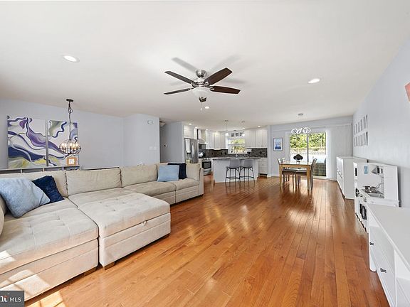 5th image of 2133 Black Horse Dr