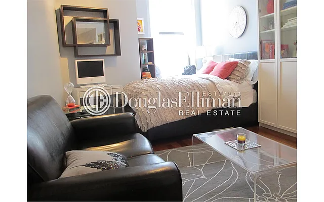 Rented by Douglas Elliman | media 14