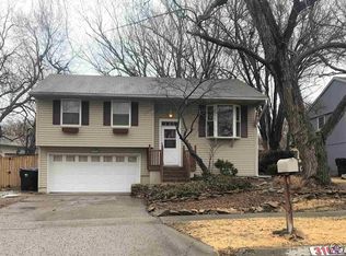 3104 SW Meadow Ln, Topeka, KS 66614