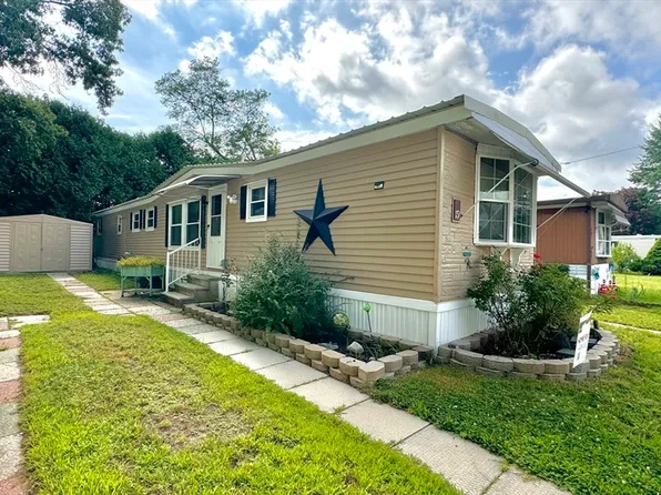 1760 Westover Rd Trlr 19, Chicopee, MA 01020