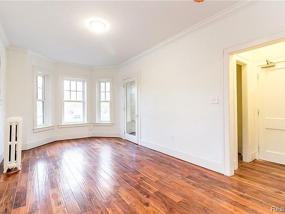 5th image of 665 W Willis St