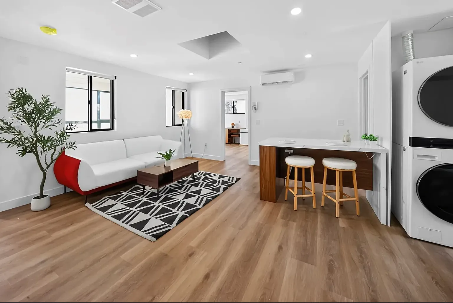 Studio, 1512 sqft, $1,900 — Photo 1