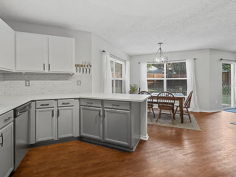 2202 Barton Springs Dr — Photo 19