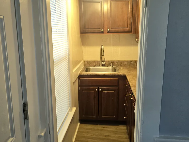 497 Maple St #1/2 — Photo 3