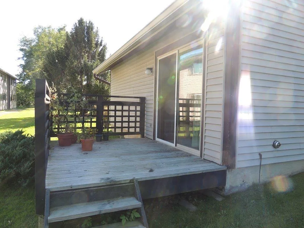 3 bed, 1100 sqft, $3,000 — Photo 3
