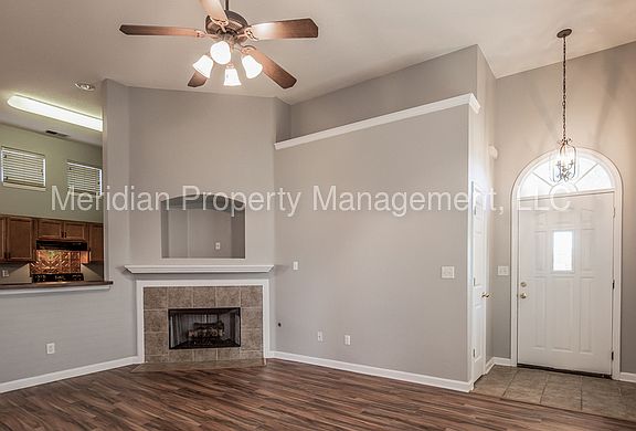 3rd image of 7087 Queens Crown Ct