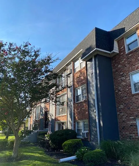 313 E Jefferson St #11A — Photo 2