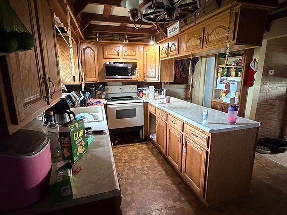 3rd image of 1884 S 200th Rd E