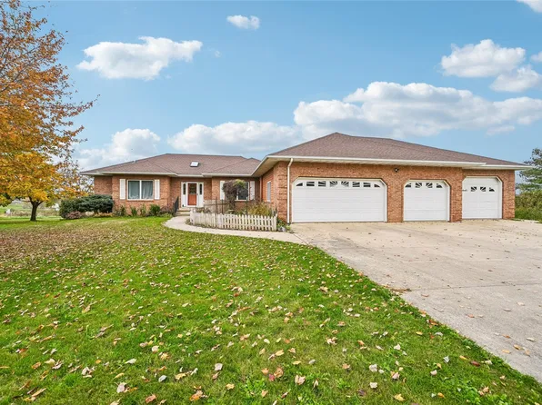 21261 White Tail Rdg, Anamosa, IA 52205