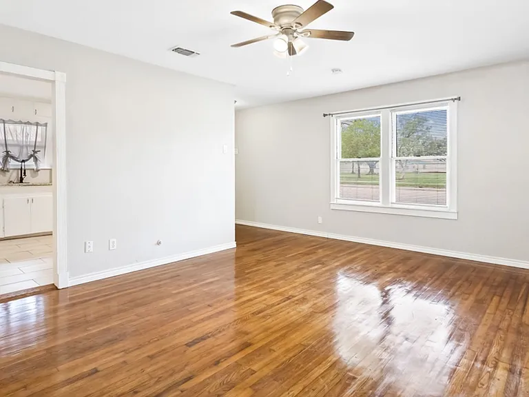 704 Curtiss Ave — Photo 6