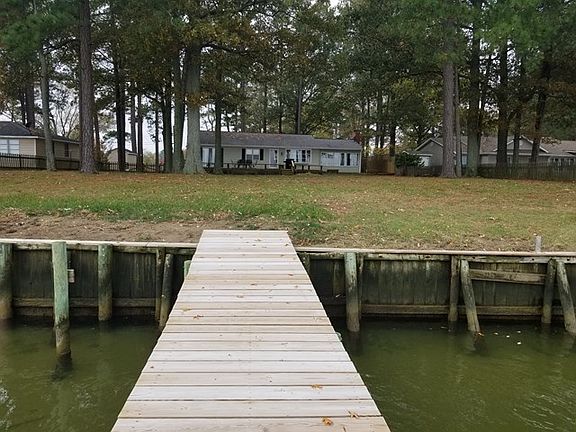 4th image of 303 Waterview Dr