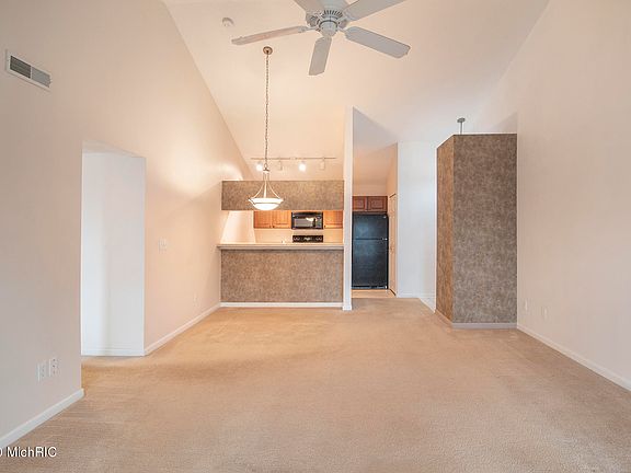 5th image of 388 Westbrook Ct