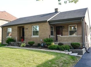 831 S Chatham Ave, Addison, IL 60101