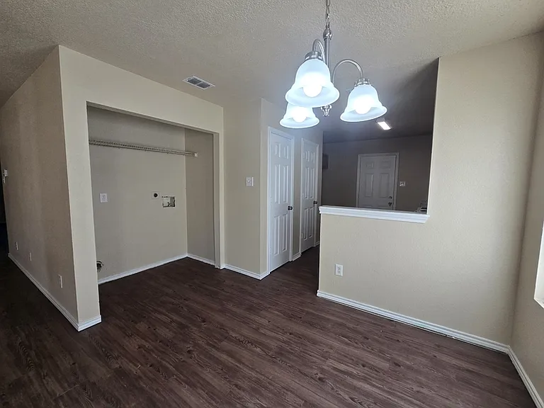 10226 Country Hills Blvd — Photo 7