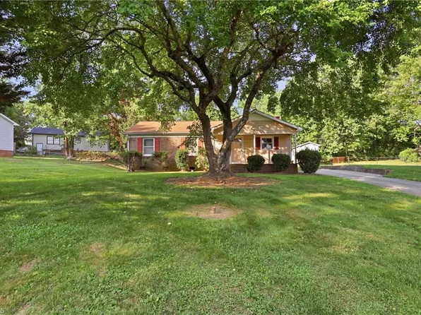 3105 Pine Cone Trl, Greensboro, NC 27406