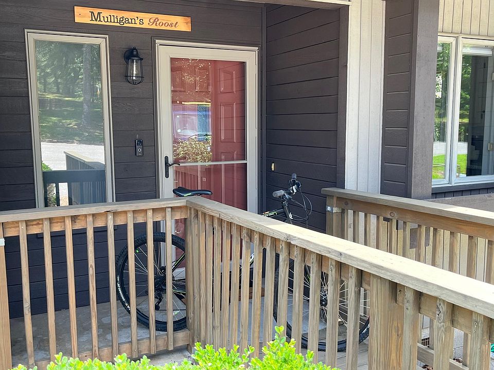 1st image of 19 Lunsford Ln