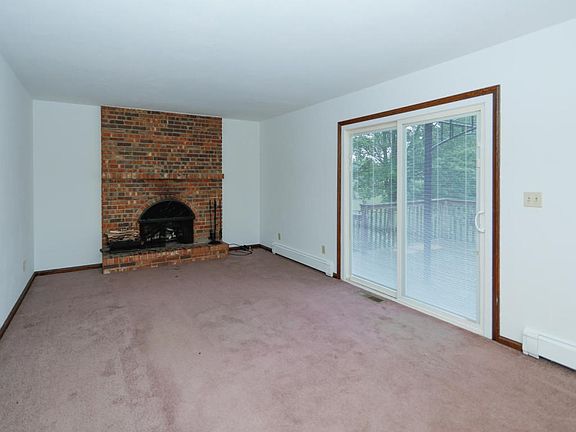 15972 15 Mile Rd-103