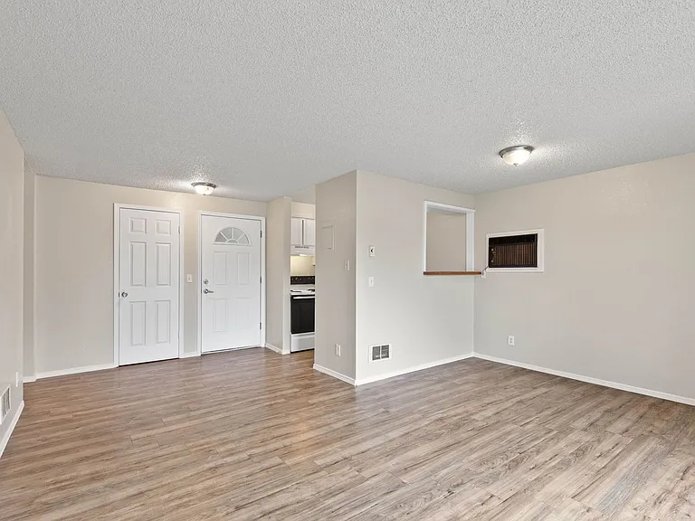 731 S Hatch St — Photo 2