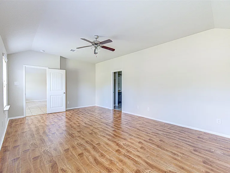 29222 Dunns Creek Ct — Photo 16