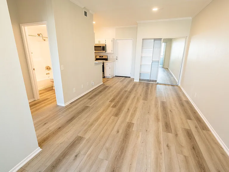 14900 Moorpark Street — Photo 29