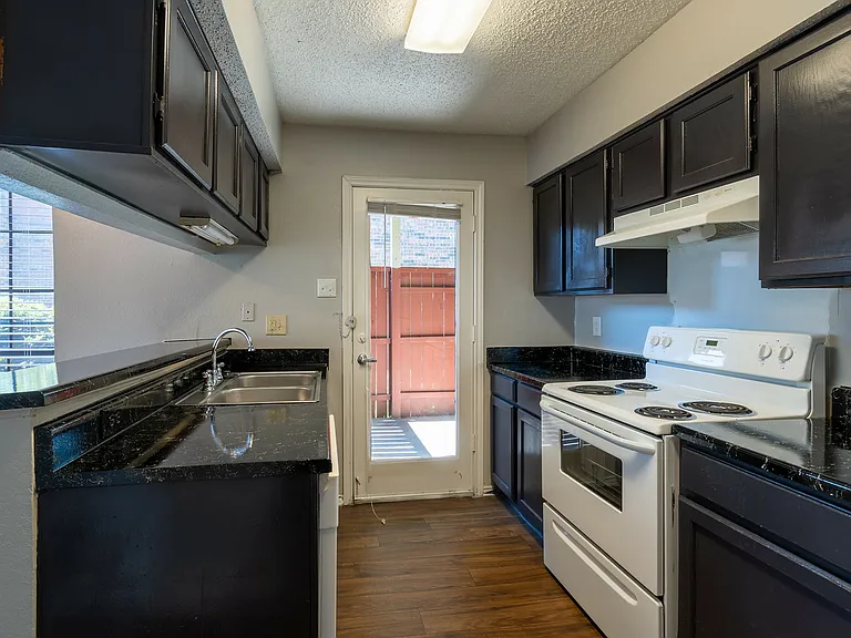 La Prada Place Apartments — Photo 13