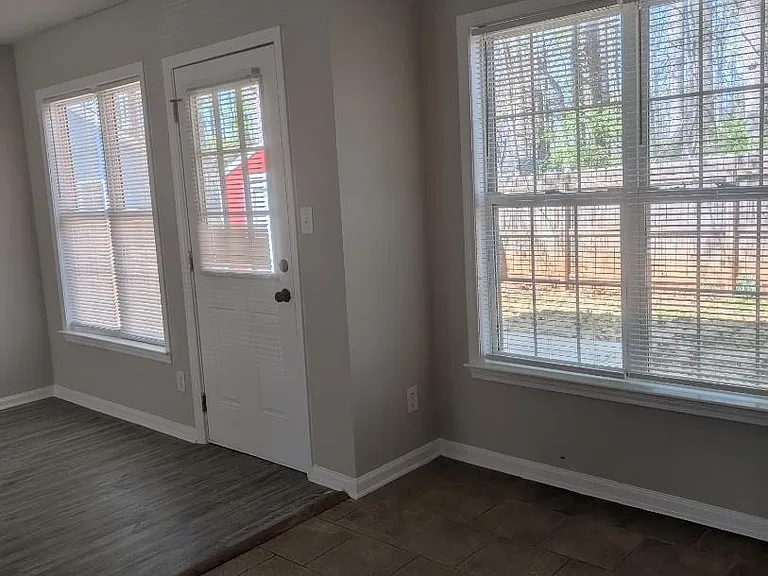 6319 Richfield Ln — Photo 4
