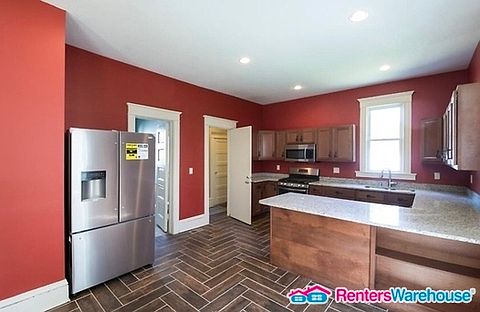 2nd image of 1418 Fremont Ave N #1