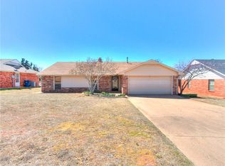 925 E Cherrywood Dr, Guthrie, OK 73044