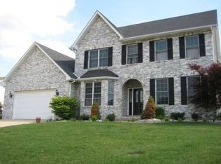 5216 Foxglove Ln, Godfrey, IL 62035