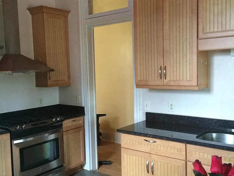 7625 Oak St — Photo 6
