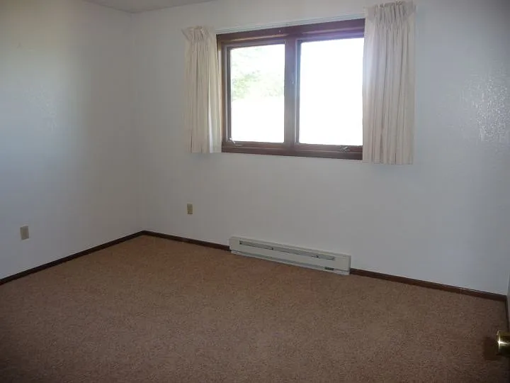 2 bed, 1.0 bath, 1000 sqft, $1,300 — Photo 3