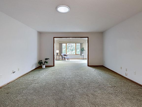 5th image of 1078 Riverwood Ct