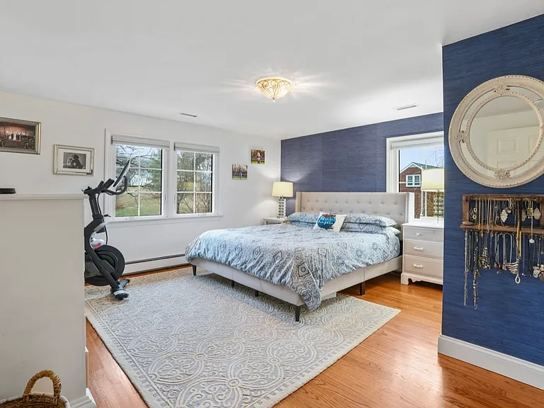 517 Park Ave — Photo 8