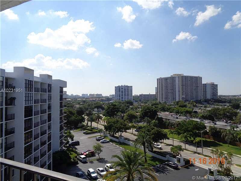 1st image of 800 Parkview Dr APT 903