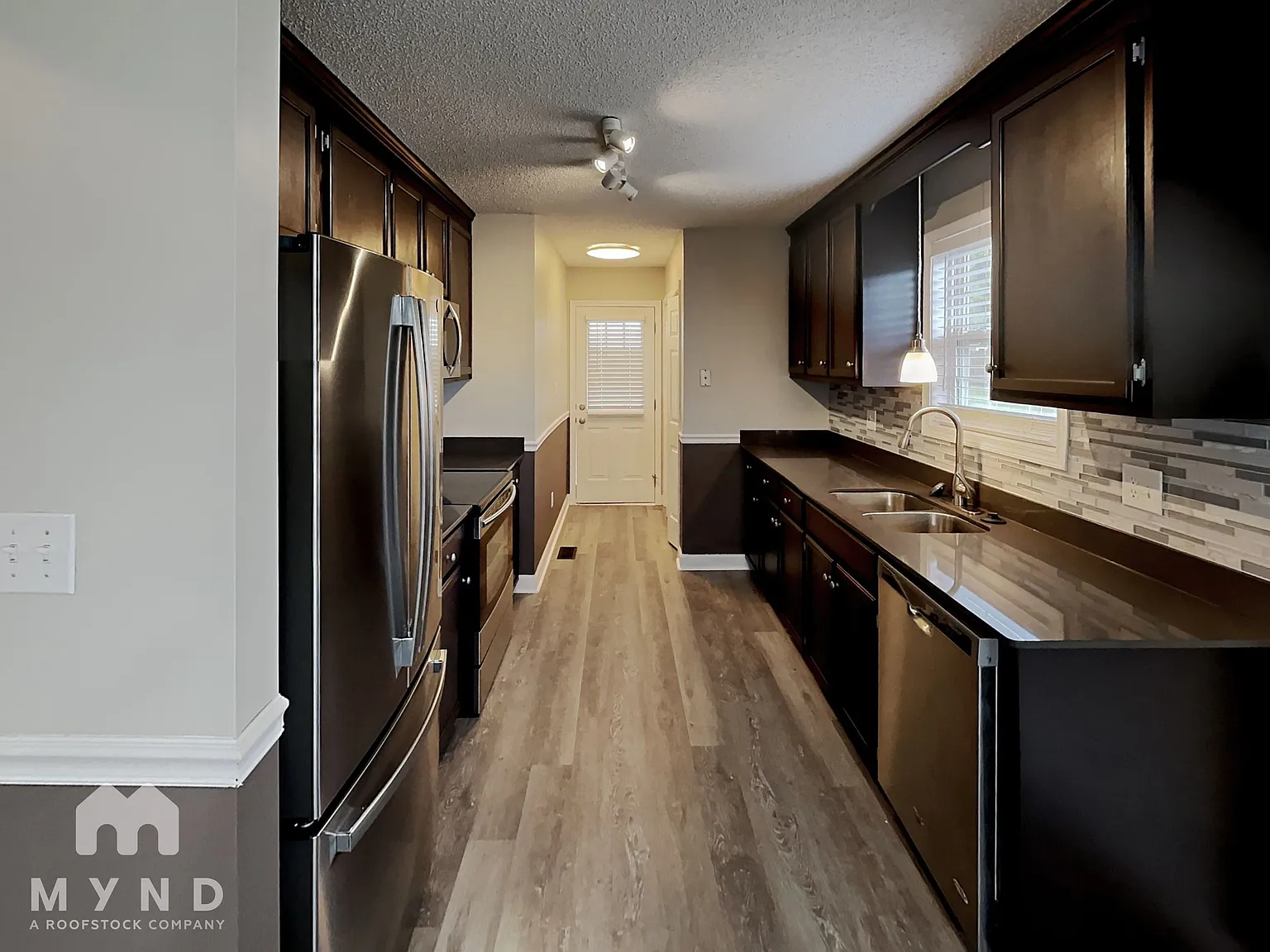 3 bed, 2.0 bath, 1236 sqft, $1,825 — Photo 2