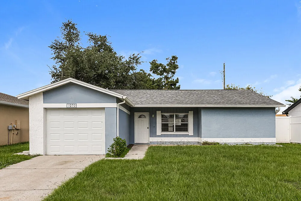 3 bed, 2.0 bath, 1173 sqft, $2,205 — Photo 1
