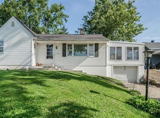 102 W Webster St, Anamosa, IA 52205