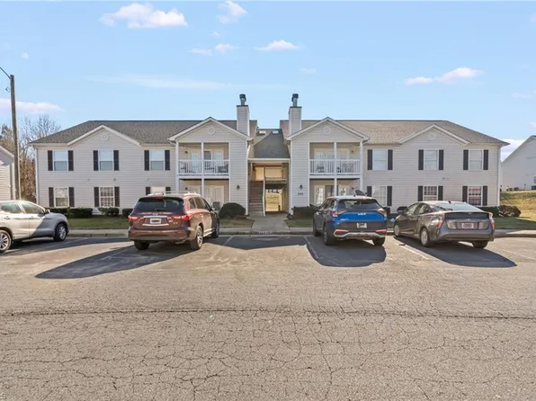7129 W Friendly Ave APT B, Greensboro, NC 27410