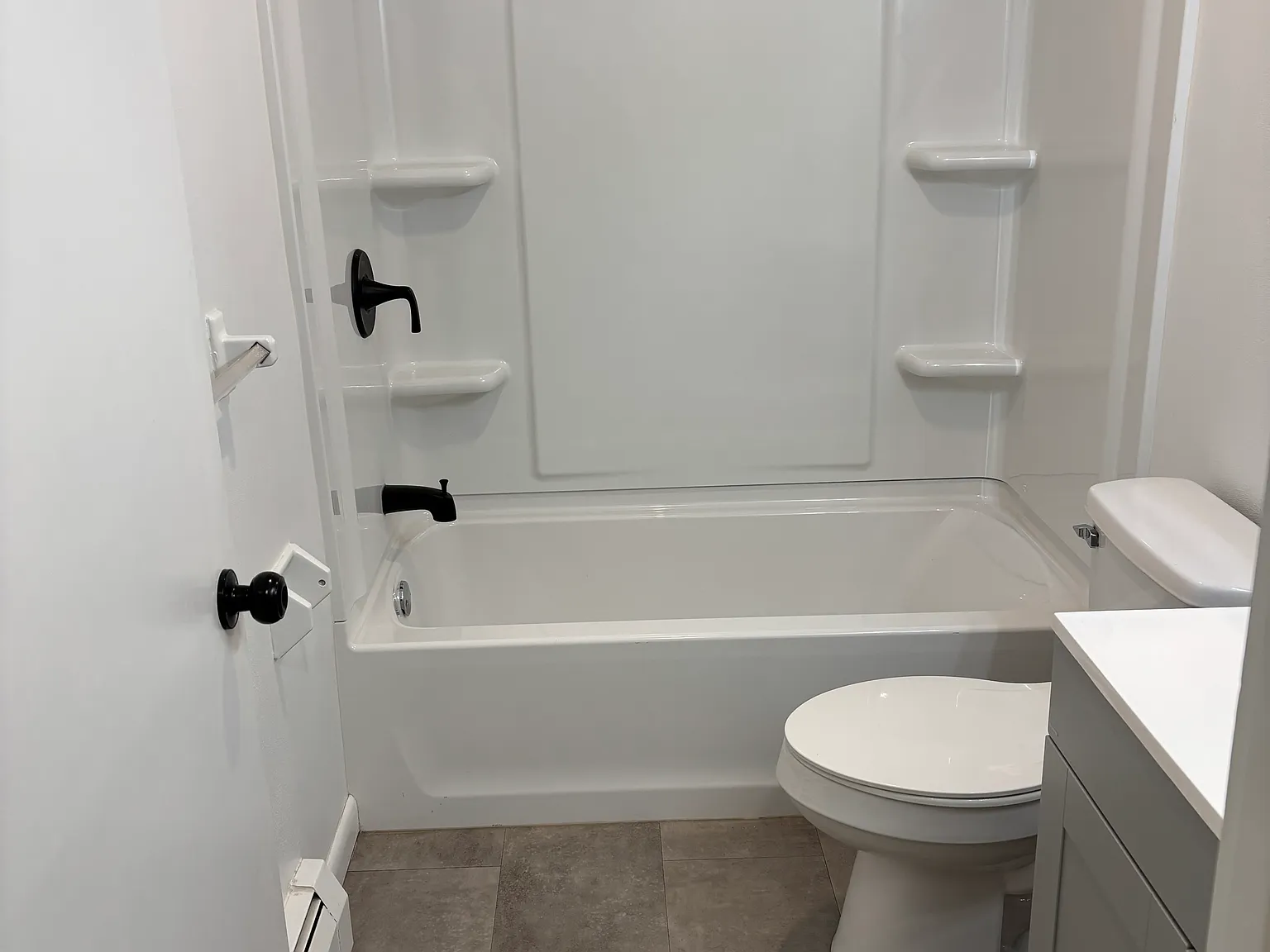 2 bed, 950 sqft, $1,600 — Photo 2