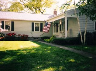 137 Meadow Rd, Longmeadow, MA 01106