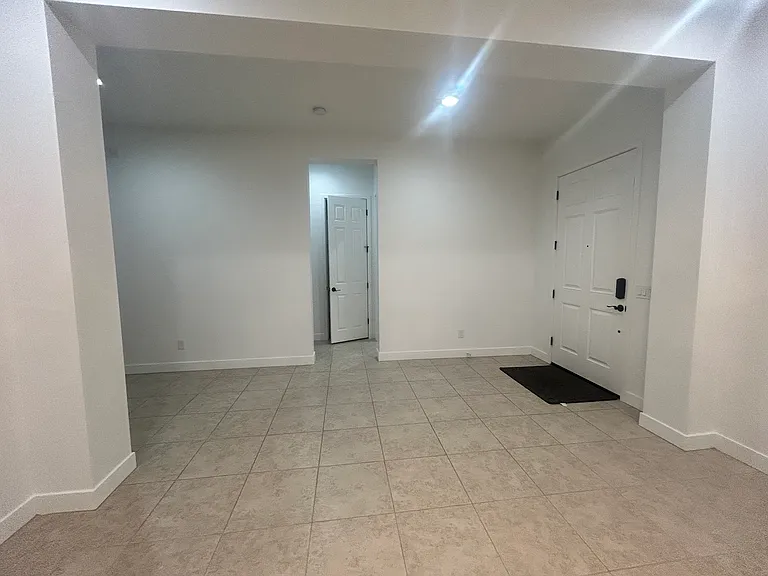 Guests Sit-Out Room without the furniture