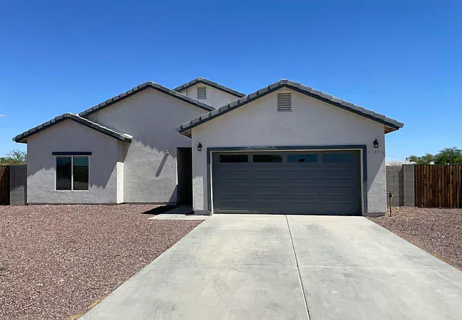 3 bed, 1433 sqft, $1,595 — Photo 1