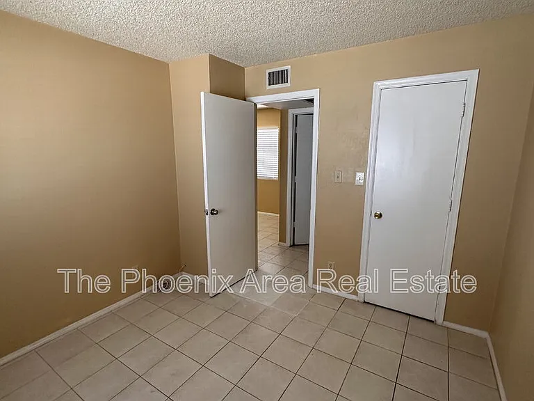 4820 E Willetta St #3 — Photo 7