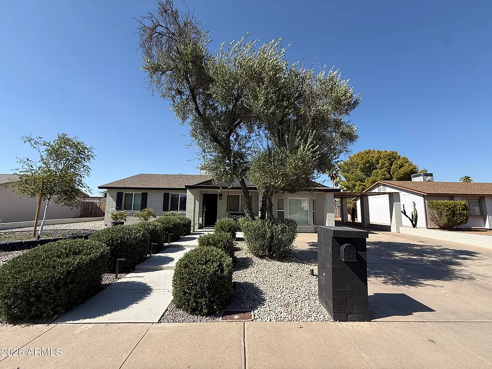 2116 E Marconi Ave